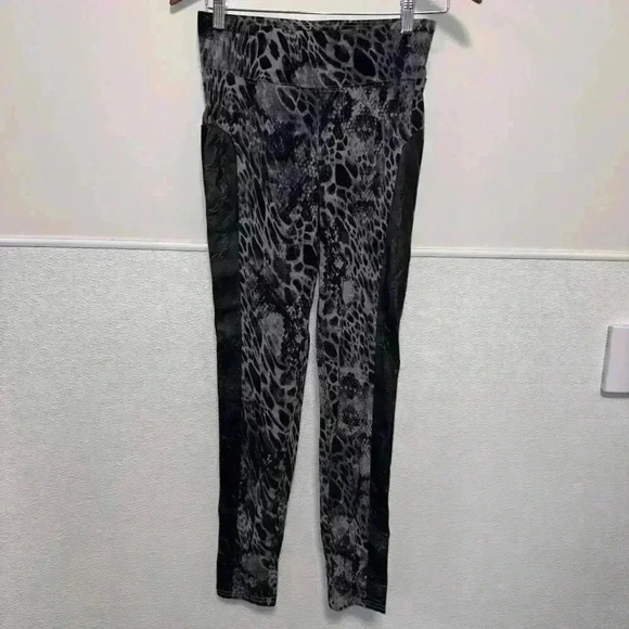 Pieces Kenzie Leggings / Size M/ Black & Grey Snakeskin Design - Picture 3 of 13